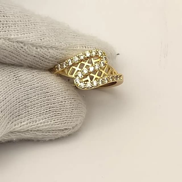 Ring beautiful small S style zircon