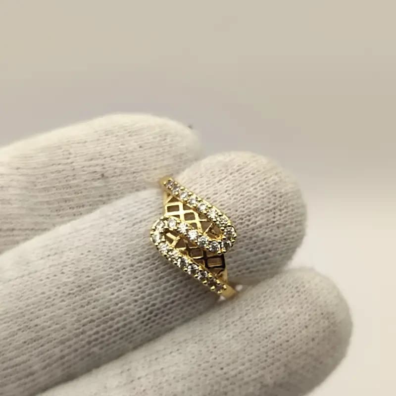 Ring beautiful small S style zircon